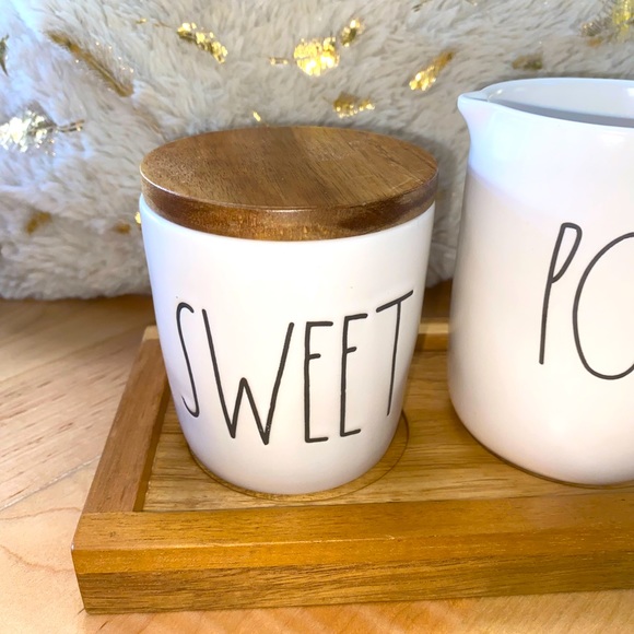 🦚Rae Dunn Farmhouse Ceramic “Sweet & Pour” Wooden Tray Set - Picture 4 of 16